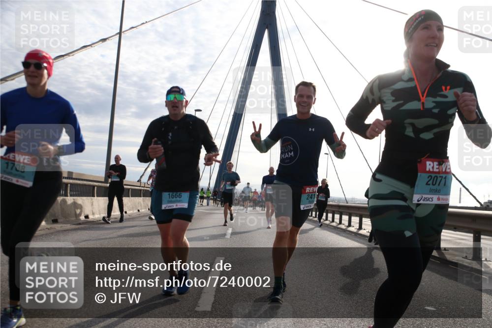 03.10.2024 - Köhlbrandbrückenlauf Jannik Wohlers http://msf.ph/oto/7240002 03.10.2024 09:25:56 Position 1 1708, 1666, 241, 2071 meine-sportfotos.de