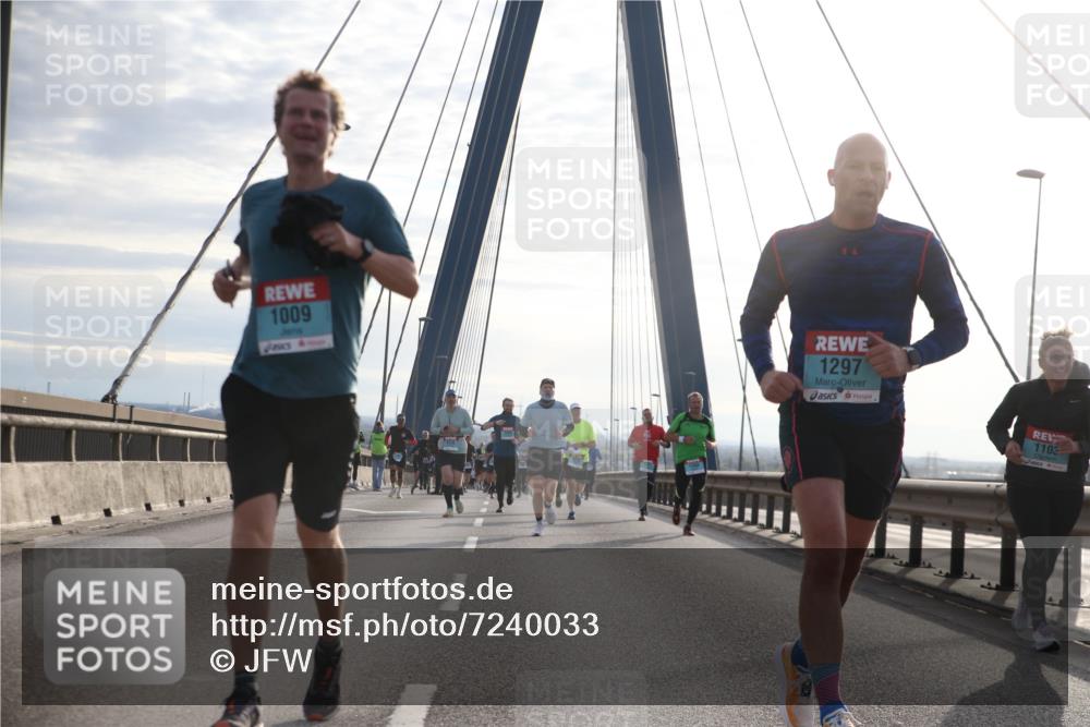 03.10.2024 - Köhlbrandbrückenlauf Jannik Wohlers http://msf.ph/oto/7240033 03.10.2024 09:25:59 Position 1 1009, 1297, 1103 meine-sportfotos.de