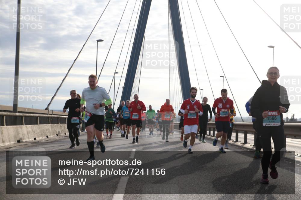 03.10.2024 - Köhlbrandbrückenlauf Jannik Wohlers http://msf.ph/oto/7241156 03.10.2024 09:26:13 Position 1 1929, 45, 1050, 1272, 2042, 1566 meine-sportfotos.de