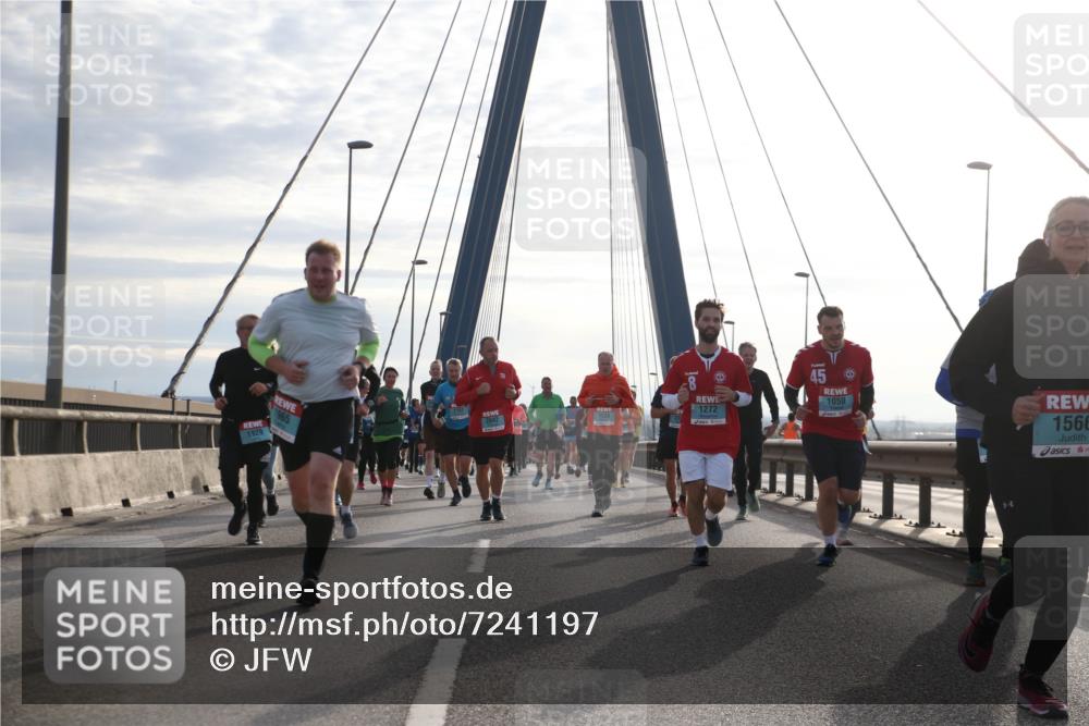 03.10.2024 - Köhlbrandbrückenlauf Jannik Wohlers http://msf.ph/oto/7241197 03.10.2024 09:26:14 Position 1 1929, 1965, 2042, 1539, 1272, 45, 1050, 1566 meine-sportfotos.de