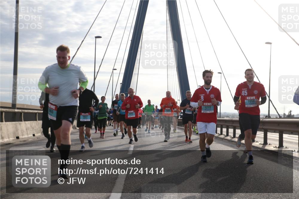03.10.2024 - Köhlbrandbrückenlauf Jannik Wohlers http://msf.ph/oto/7241414 03.10.2024 09:26:14 Position 1 965, 1539, 302, 1937, 2042, 8, 1272, 45, 1050 meine-sportfotos.de