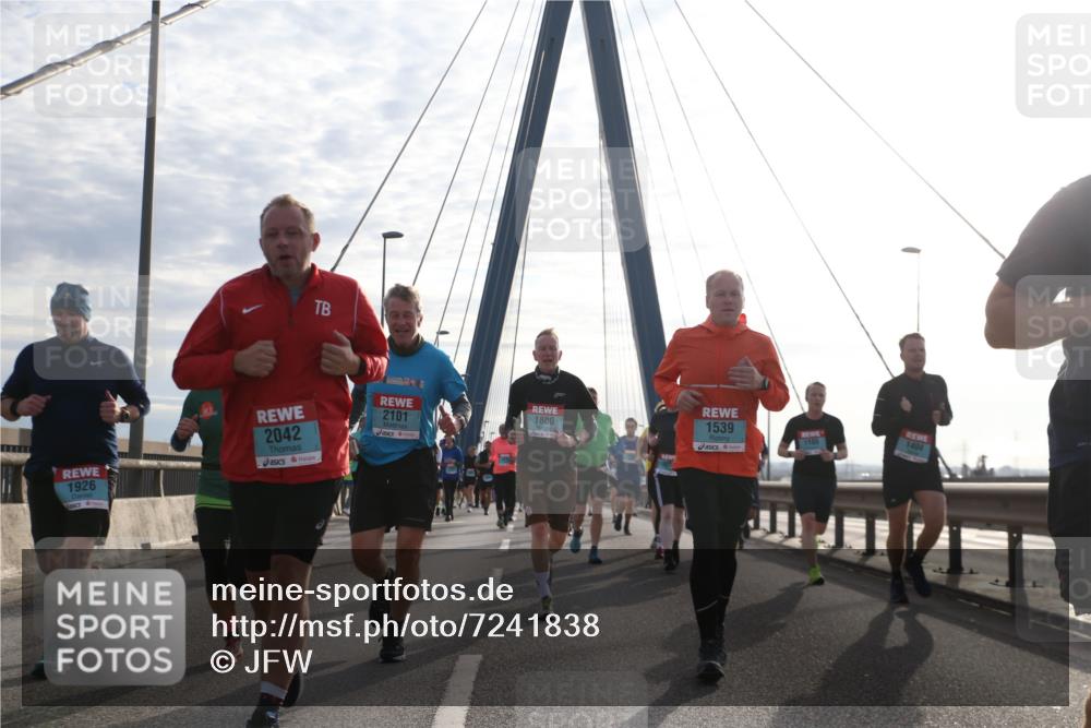 03.10.2024 - Köhlbrandbrückenlauf Jannik Wohlers http://msf.ph/oto/7241838 03.10.2024 09:26:18 Position 1 11111, 2042, 1926, 2101, 1800, 1539, 1180, 1404 meine-sportfotos.de