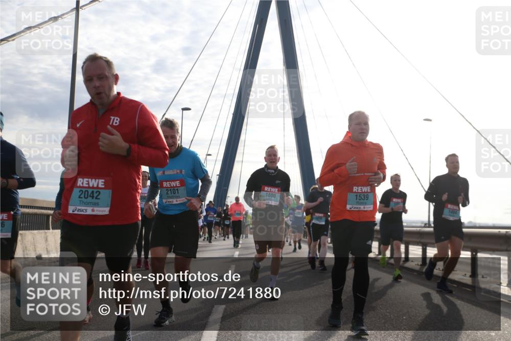 03.10.2024 - Köhlbrandbrückenlauf Jannik Wohlers http://msf.ph/oto/7241880 03.10.2024 09:26:18 Position 1 6, 2042, 2101, 1800, 1539, 1404 meine-sportfotos.de