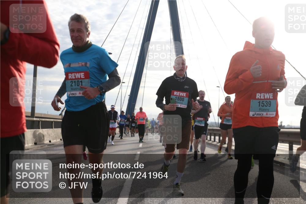 03.10.2024 - Köhlbrandbrückenlauf Jannik Wohlers http://msf.ph/oto/7241964 03.10.2024 09:26:19 Position 1 2101, 1800, 1539 meine-sportfotos.de