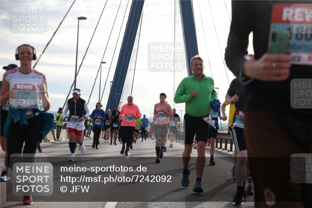 03.10.2024 - Köhlbrandbrückenlauf Jannik Wohlers http://msf.ph/oto/7242092 03.10.2024 09:26:20 Position 1 2069, 2752, 1875, 1794, 2753, 20, 180 meine-sportfotos.de