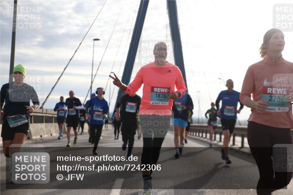 03.10.2024 - Köhlbrandbrückenlauf Jannik Wohlers http://msf.ph/oto/7242306 03.10.2024 09:26:23 Position 1 1813, 1875, 2752, 7832 meine-sportfotos.de