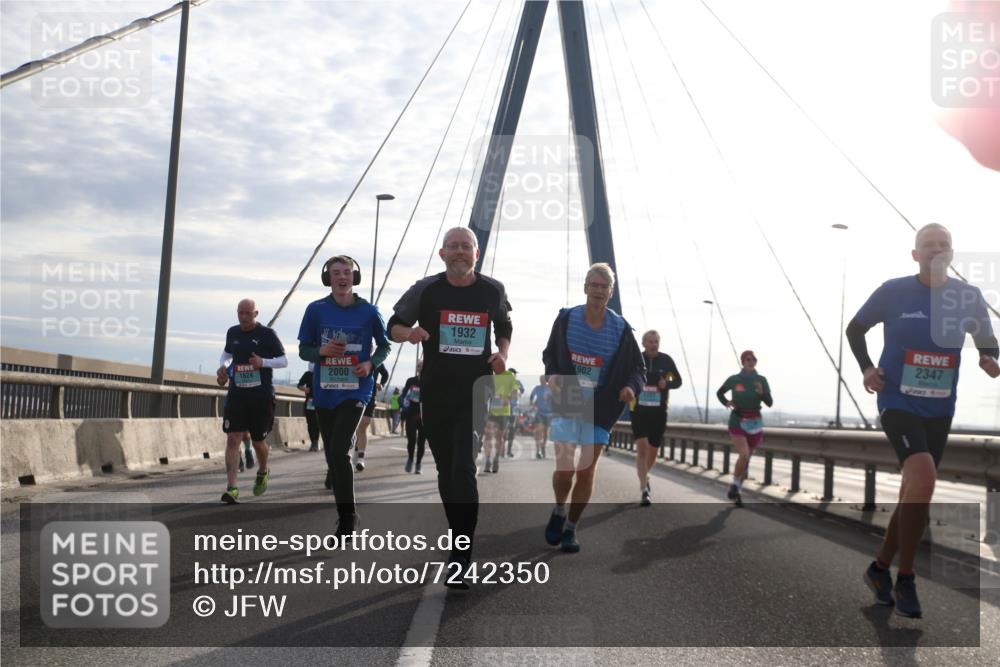 03.10.2024 - Köhlbrandbrückenlauf Jannik Wohlers http://msf.ph/oto/7242350 03.10.2024 09:26:25 Position 1 1824, 2000, 1932, 1902, 2347 meine-sportfotos.de