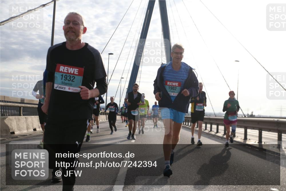 03.10.2024 - Köhlbrandbrückenlauf Jannik Wohlers http://msf.ph/oto/7242394 03.10.2024 09:26:26 Position 1 1932, 1902, 1727 meine-sportfotos.de