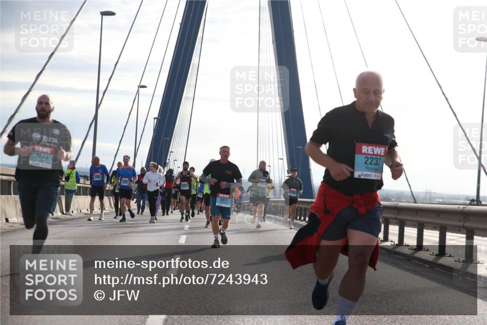 03.10.2024 - Köhlbrandbrückenlauf Jannik Wohlers http://msf.ph/oto/7243943 03.10.2024 09:26:34 Position 1 3543, 2017, 2233 meine-sportfotos.de
