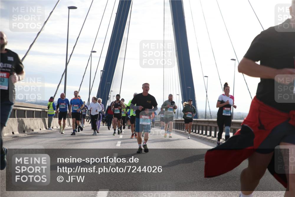 03.10.2024 - Köhlbrandbrückenlauf Jannik Wohlers http://msf.ph/oto/7244026 03.10.2024 09:26:34 Position 1 2010, 43, 1899, 2017, 1444 meine-sportfotos.de