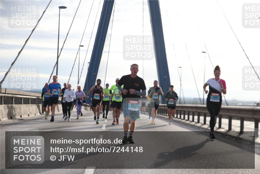 03.10.2024 - Köhlbrandbrückenlauf Jannik Wohlers http://msf.ph/oto/7244148 03.10.2024 09:26:35 Position 1 1899, 1451, 1444, 2017 meine-sportfotos.de