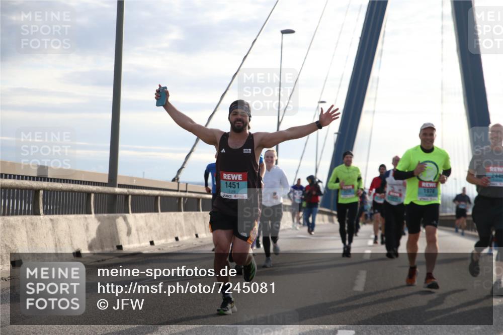 03.10.2024 - Köhlbrandbrückenlauf Jannik Wohlers http://msf.ph/oto/7245081 03.10.2024 09:26:38 Position 1 1451, 1974, 2446 meine-sportfotos.de