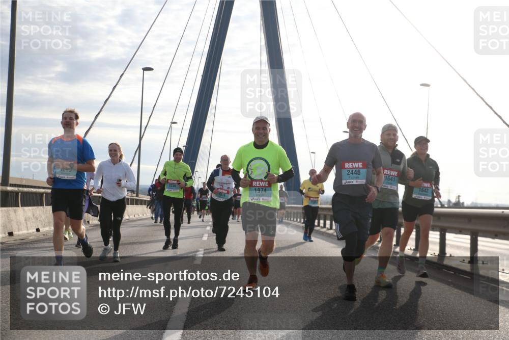 03.10.2024 - Köhlbrandbrückenlauf Jannik Wohlers http://msf.ph/oto/7245104 03.10.2024 09:26:39 Position 1 1899, 3236, 1874, 1974, 2446, 1641, 1642 meine-sportfotos.de