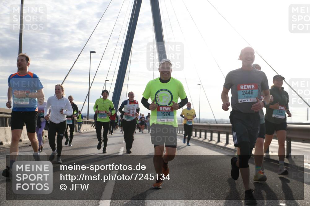 03.10.2024 - Köhlbrandbrückenlauf Jannik Wohlers http://msf.ph/oto/7245134 03.10.2024 09:26:40 Position 1 7639, 3236, 1485, 3, 1874, 1974, 2446, 1642 meine-sportfotos.de