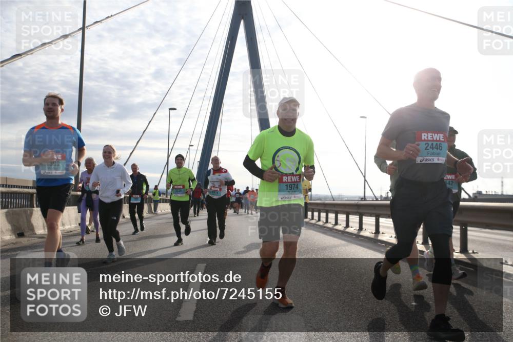 03.10.2024 - Köhlbrandbrückenlauf Jannik Wohlers http://msf.ph/oto/7245155 03.10.2024 09:26:40 Position 1 1899, 3236, 1874, 1974, 2446, 542 meine-sportfotos.de