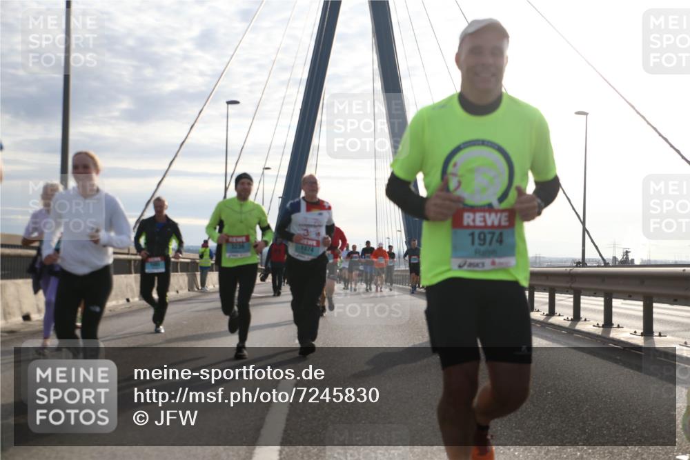 03.10.2024 - Köhlbrandbrückenlauf Jannik Wohlers http://msf.ph/oto/7245830 03.10.2024 09:26:41 Position 1 3236, 1874, 1974 meine-sportfotos.de