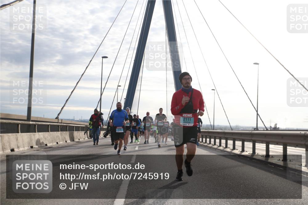 03.10.2024 - Köhlbrandbrückenlauf Jannik Wohlers http://msf.ph/oto/7245919 03.10.2024 09:26:44 Position 1 2788, 2111 meine-sportfotos.de