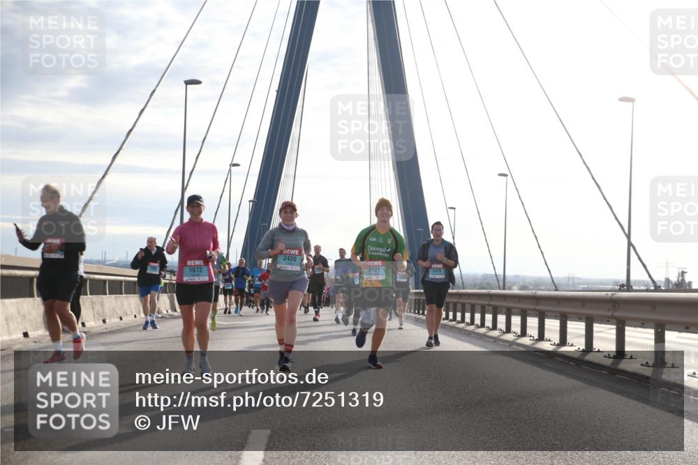 03.10.2024 - Köhlbrandbrückenlauf Jannik Wohlers http://msf.ph/oto/7251319 03.10.2024 09:27:19 Position 1 2420, 1672, 2421, 2225 meine-sportfotos.de