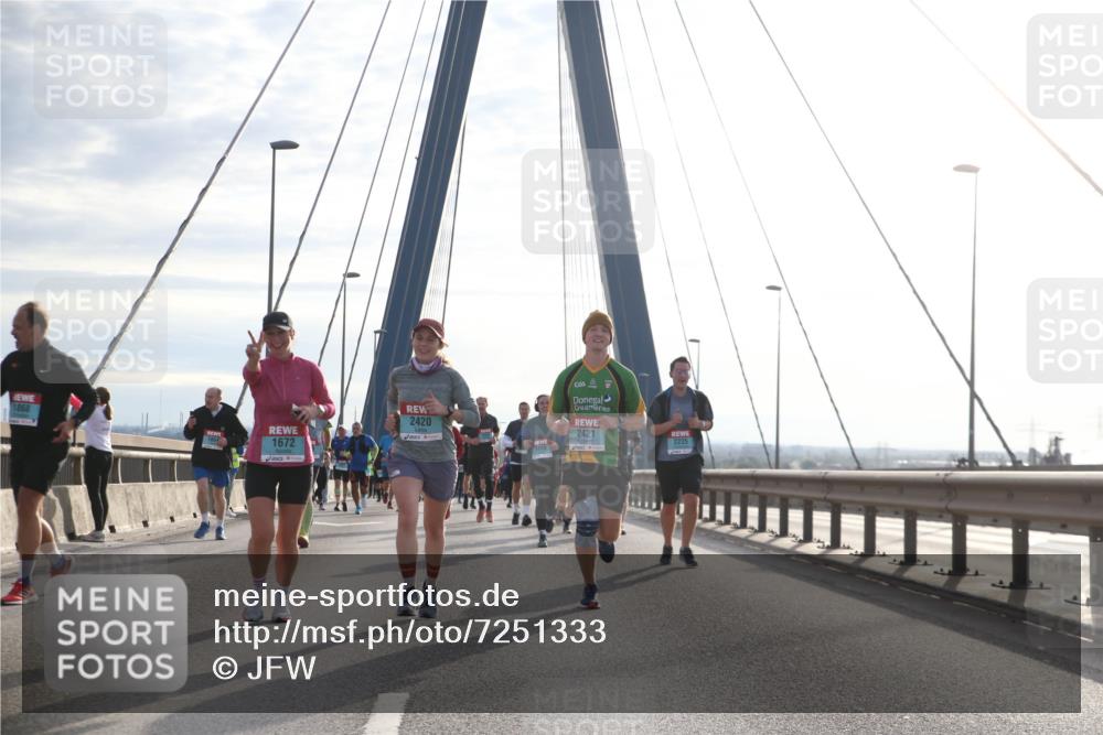 03.10.2024 - Köhlbrandbrückenlauf Jannik Wohlers http://msf.ph/oto/7251333 03.10.2024 09:27:19 Position 1 1864, 1672, 2420, 2421, 2225, 1869 meine-sportfotos.de