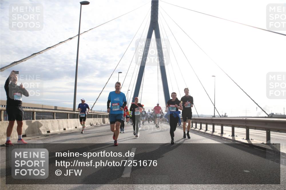 03.10.2024 - Köhlbrandbrückenlauf Jannik Wohlers http://msf.ph/oto/7251676 03.10.2024 09:27:30 Position 1 1868, 2112, 1833, 2967 meine-sportfotos.de