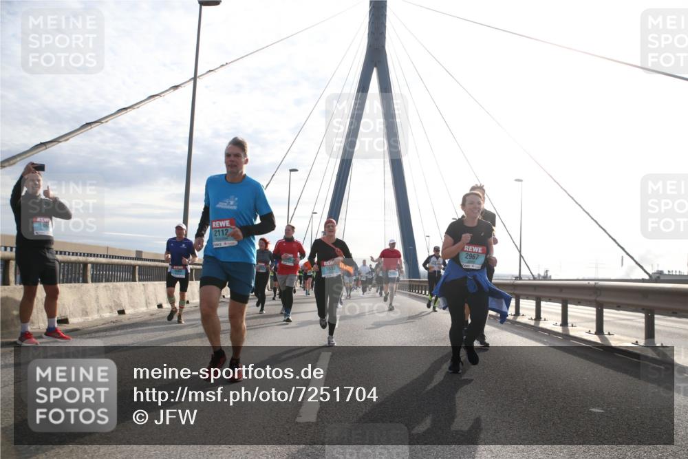 03.10.2024 - Köhlbrandbrückenlauf Jannik Wohlers http://msf.ph/oto/7251704 03.10.2024 09:27:30 Position 1 186, 2112, 1833, 2967 meine-sportfotos.de