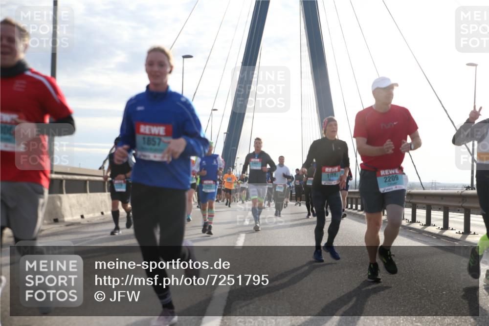 03.10.2024 - Köhlbrandbrückenlauf Jannik Wohlers http://msf.ph/oto/7251795 03.10.2024 09:27:33 Position 1 06, 1857, 1951, 2209 meine-sportfotos.de