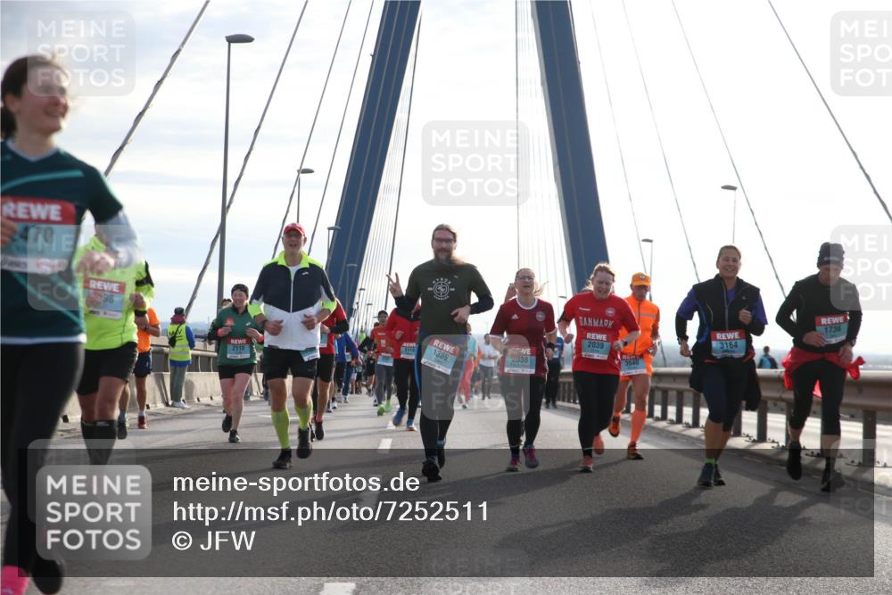 03.10.2024 - Köhlbrandbrückenlauf Jannik Wohlers http://msf.ph/oto/7252511 03.10.2024 09:27:44 Position 1 470, 98, 2110, 1118, 1369, 2038, 2039, 1736, 3164, 3640 meine-sportfotos.de