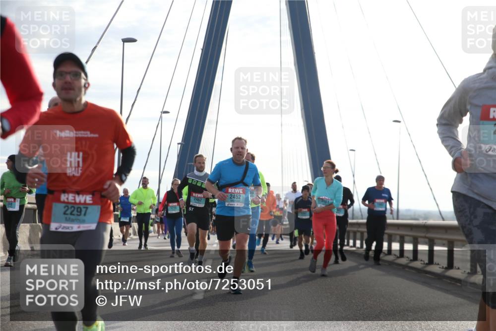 03.10.2024 - Köhlbrandbrückenlauf Jannik Wohlers http://msf.ph/oto/7253051 03.10.2024 09:27:51 Position 1 2297, 2452, 2462, 1715, 460 meine-sportfotos.de