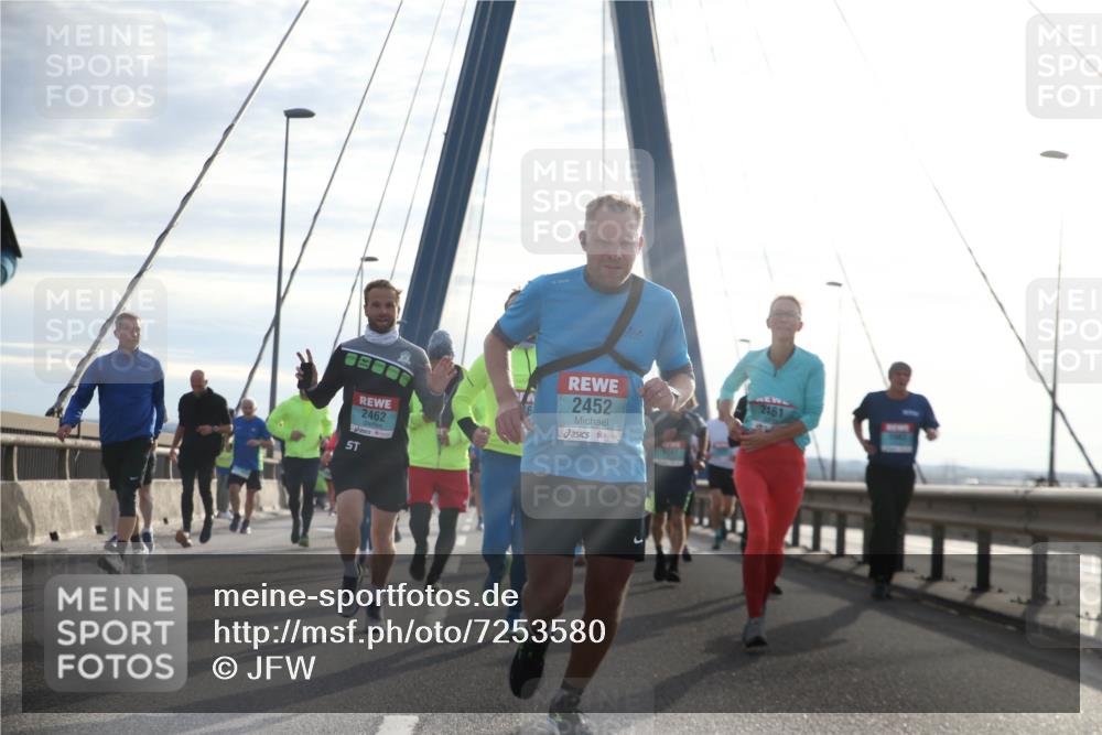 03.10.2024 - Köhlbrandbrückenlauf Jannik Wohlers http://msf.ph/oto/7253580 03.10.2024 09:27:53 Position 1 2462, 2452, 2461 meine-sportfotos.de