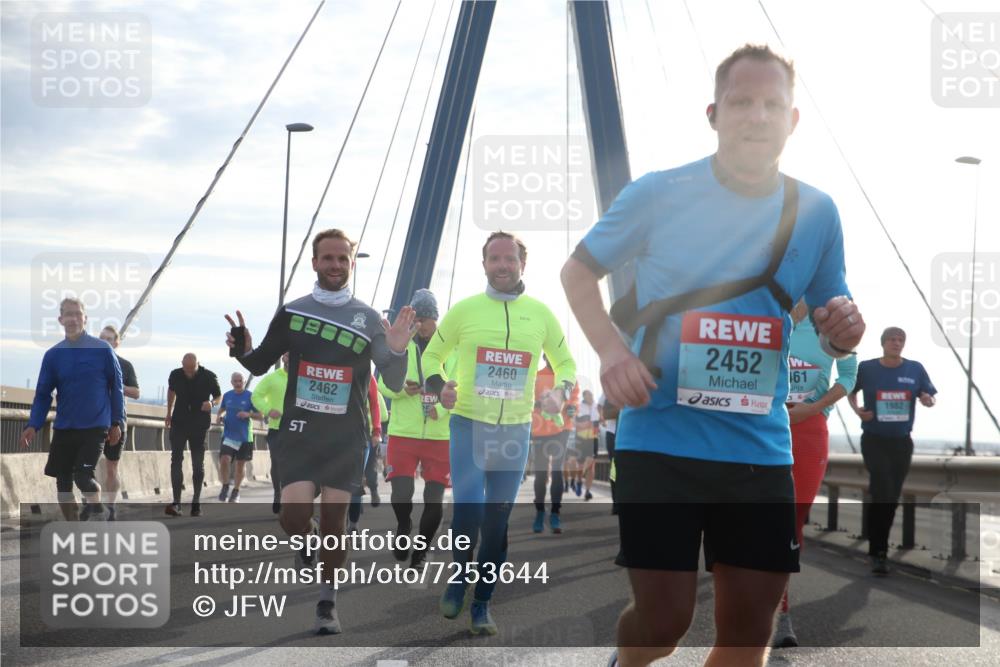 03.10.2024 - Köhlbrandbrückenlauf Jannik Wohlers http://msf.ph/oto/7253644 03.10.2024 09:27:53 Position 1 2462, 2460, 2452, 161 meine-sportfotos.de