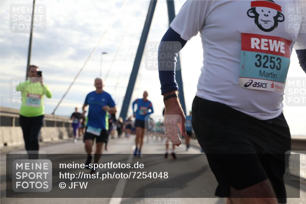 03.10.2024 - Köhlbrandbrückenlauf Jannik Wohlers http://msf.ph/oto/7254048 03.10.2024 09:27:59 Position 1 3253 meine-sportfotos.de