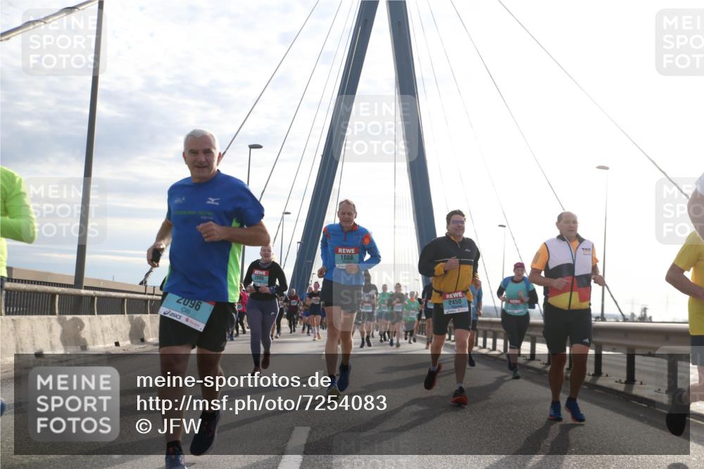 03.10.2024 - Köhlbrandbrückenlauf Jannik Wohlers http://msf.ph/oto/7254083 03.10.2024 09:28:00 Position 1 2096, 2095, 1888, 2450 meine-sportfotos.de