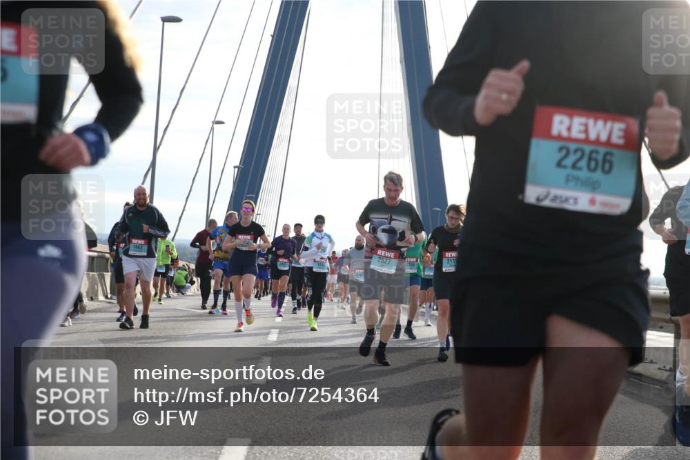 03.10.2024 - Köhlbrandbrückenlauf Jannik Wohlers http://msf.ph/oto/7254364 03.10.2024 09:28:03 Position 1 1862, 2187, 2527, 211, 2286, 2266 meine-sportfotos.de