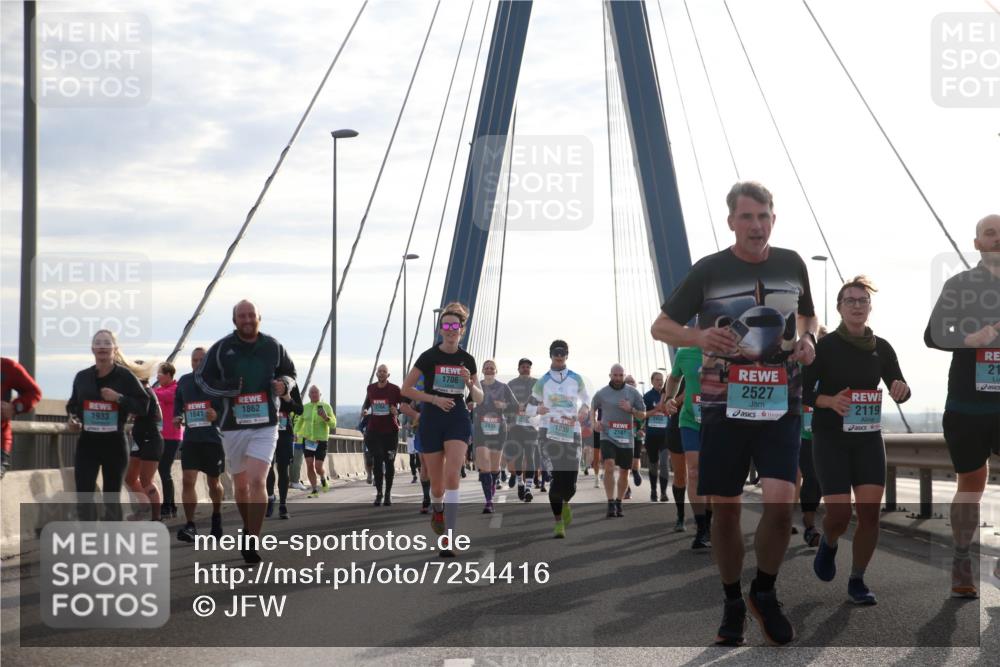 03.10.2024 - Köhlbrandbrückenlauf Jannik Wohlers http://msf.ph/oto/7254416 03.10.2024 09:28:05 Position 1 1862, 1933, 1841, 1706, 2835, 1830, 2187, 21, 2527, 2119 meine-sportfotos.de