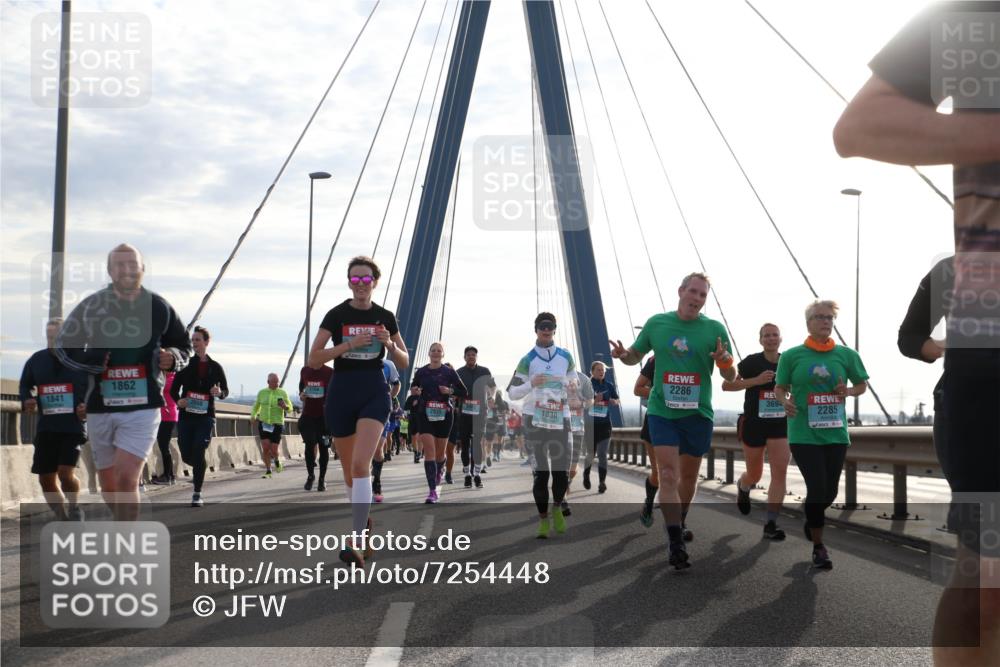 03.10.2024 - Köhlbrandbrückenlauf Jannik Wohlers http://msf.ph/oto/7254448 03.10.2024 09:28:06 Position 1 1111, 1841, 1862, 2650, 2286, 3694, 2285, 1830 meine-sportfotos.de