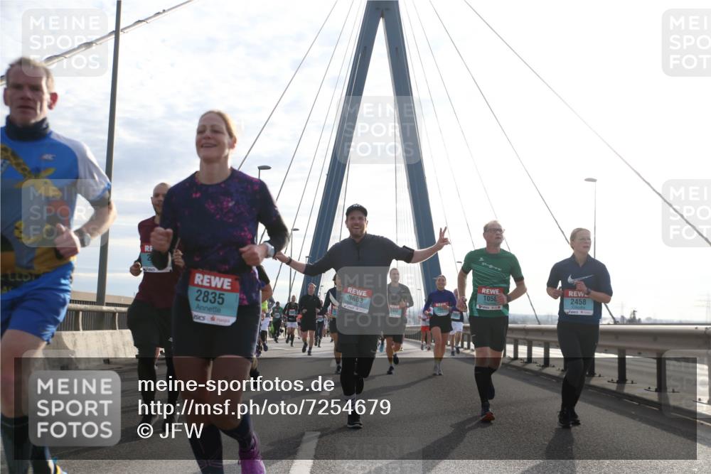 03.10.2024 - Köhlbrandbrückenlauf Jannik Wohlers http://msf.ph/oto/7254679 03.10.2024 09:28:10 Position 1 2835, 3603, 1058, 2458 meine-sportfotos.de