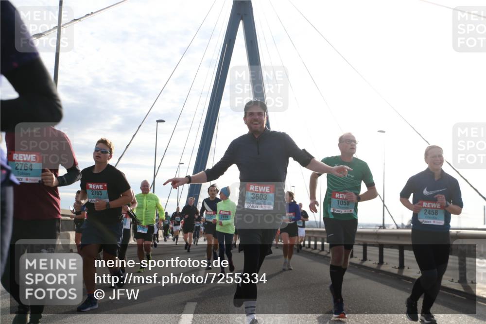 03.10.2024 - Köhlbrandbrückenlauf Jannik Wohlers http://msf.ph/oto/7255334 03.10.2024 09:28:11 Position 1 2764, 2763, 2116, 3603, 1058, 1124, 2499, 2458 meine-sportfotos.de