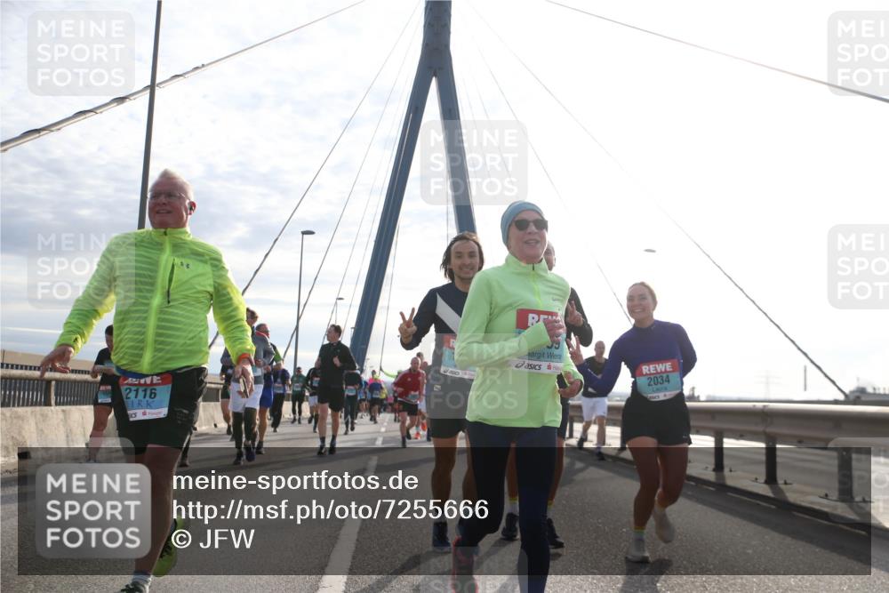 03.10.2024 - Köhlbrandbrückenlauf Jannik Wohlers http://msf.ph/oto/7255666 03.10.2024 09:28:13 Position 1 2116, 2034 meine-sportfotos.de
