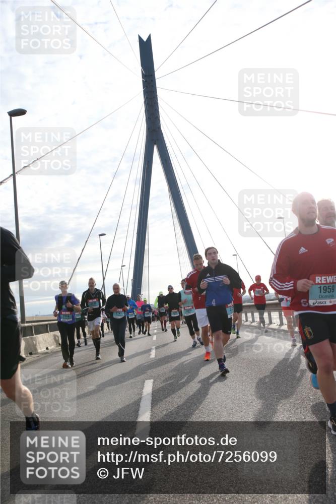 03.10.2024 - Köhlbrandbrückenlauf Jannik Wohlers http://msf.ph/oto/7256099 03.10.2024 09:28:17 Position 1 2741, 2878, 1959 meine-sportfotos.de