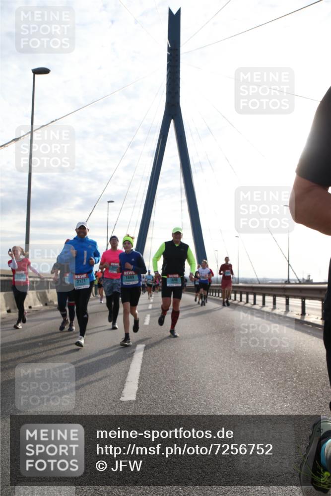 03.10.2024 - Köhlbrandbrückenlauf Jannik Wohlers http://msf.ph/oto/7256752 03.10.2024 09:28:21 Position 1 2121, 204, 1699, 1698 meine-sportfotos.de