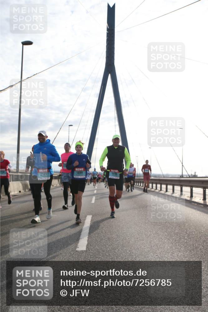03.10.2024 - Köhlbrandbrückenlauf Jannik Wohlers http://msf.ph/oto/7256785 03.10.2024 09:28:22 Position 1 3130, 2121, 1699, 1698 meine-sportfotos.de