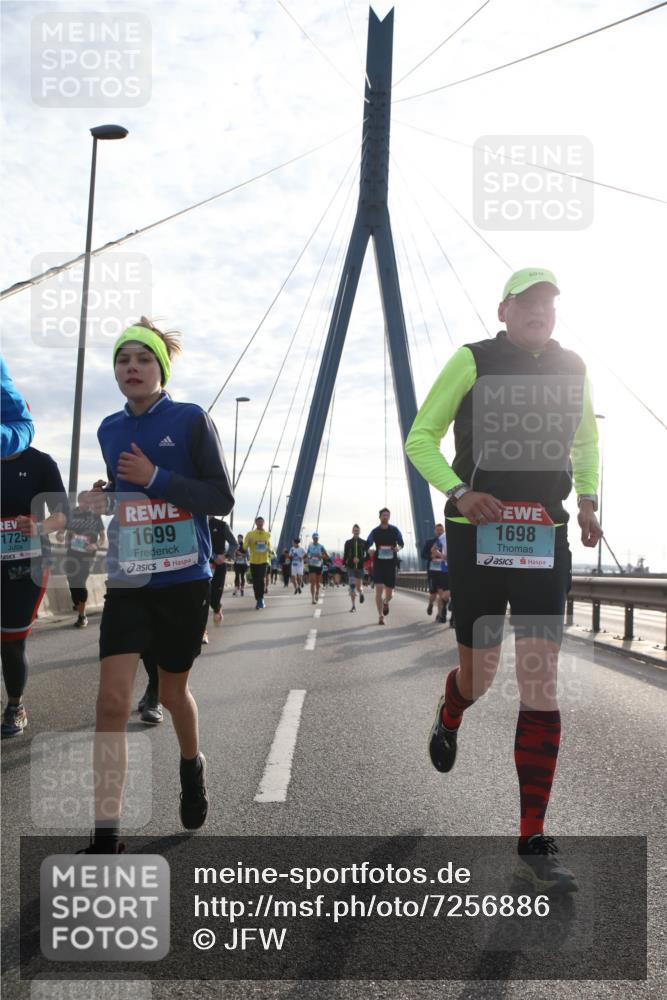 03.10.2024 - Köhlbrandbrückenlauf Jannik Wohlers http://msf.ph/oto/7256886 03.10.2024 09:28:23 Position 1 1725, 1699, 1698 meine-sportfotos.de