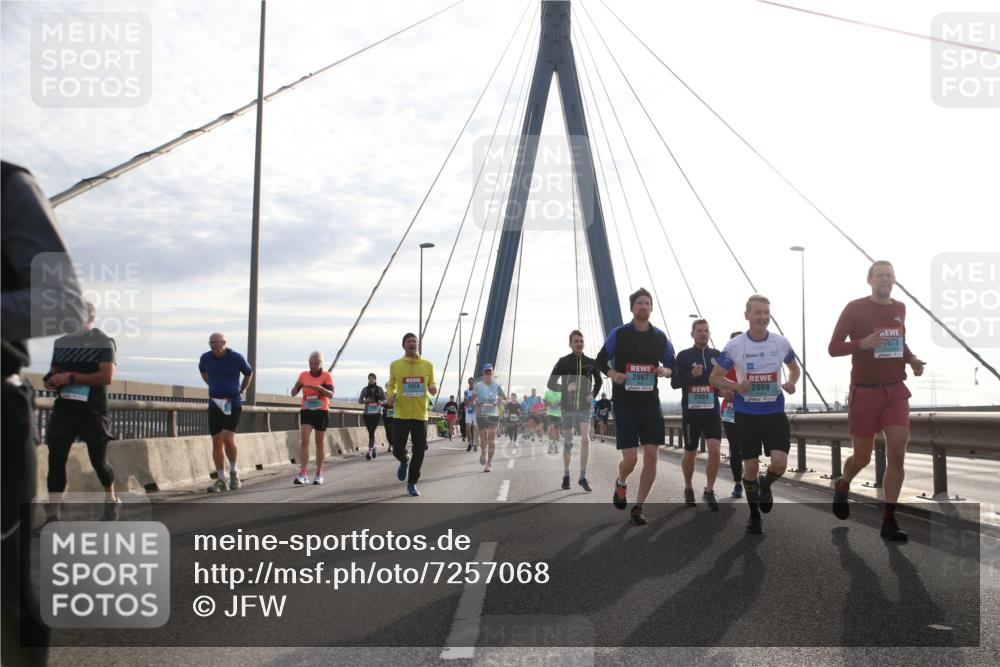 03.10.2024 - Köhlbrandbrückenlauf Jannik Wohlers http://msf.ph/oto/7257068 03.10.2024 09:28:25 Position 1 2067, 2068, 2494, 673 meine-sportfotos.de