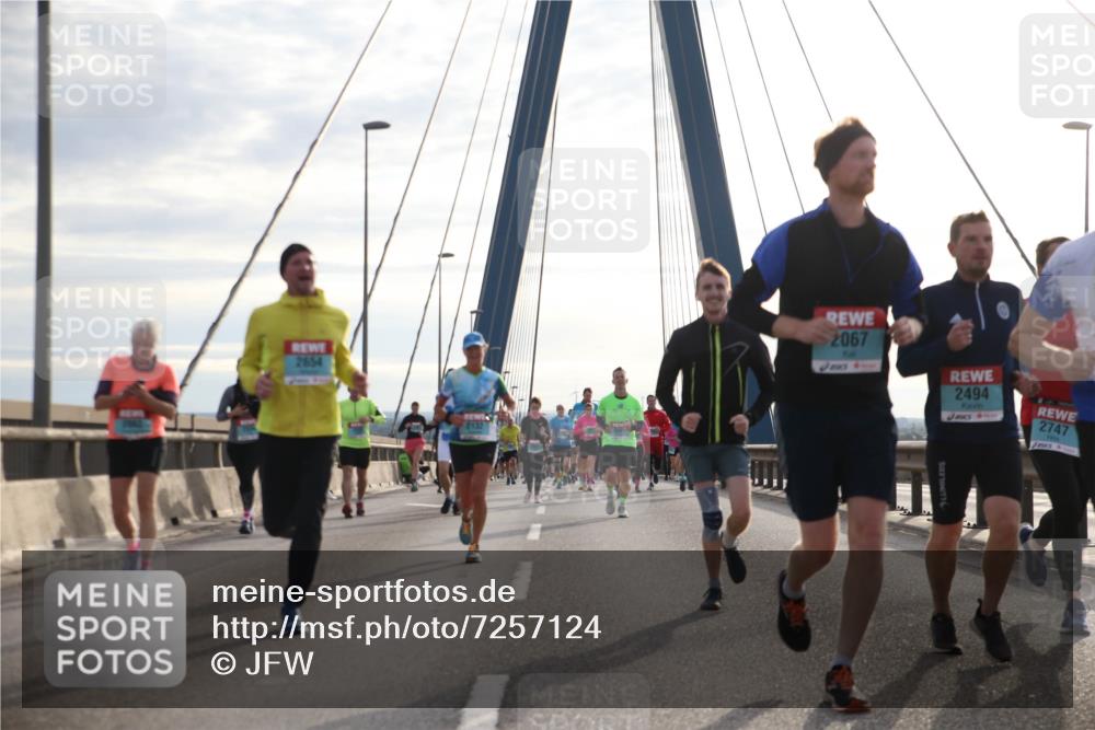 03.10.2024 - Köhlbrandbrückenlauf Jannik Wohlers http://msf.ph/oto/7257124 03.10.2024 09:28:26 Position 1 2654, 2132, 2067, 2494, 2747 meine-sportfotos.de
