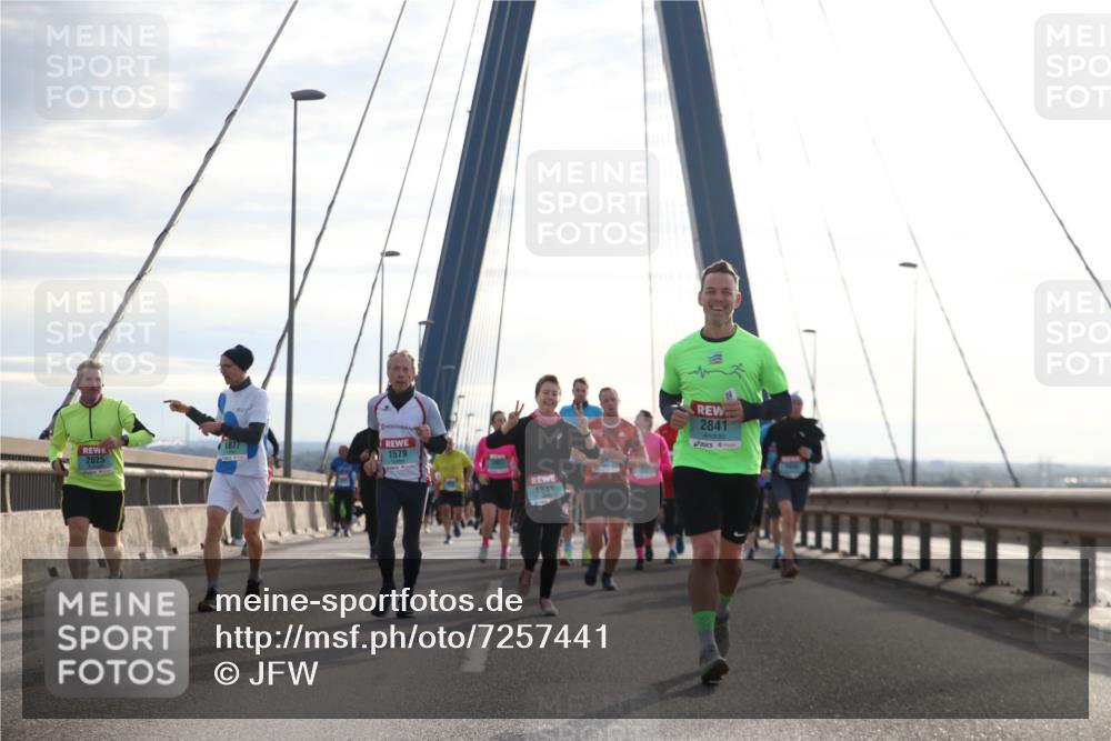 03.10.2024 - Köhlbrandbrückenlauf Jannik Wohlers http://msf.ph/oto/7257441 03.10.2024 09:28:30 Position 1 1877, 2025, 1579, 1631, 2841 meine-sportfotos.de