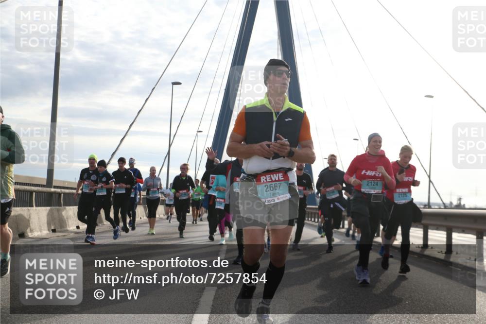 03.10.2024 - Köhlbrandbrückenlauf Jannik Wohlers http://msf.ph/oto/7257854 03.10.2024 09:28:41 Position 1 2766, 2124, 2125, 2667 meine-sportfotos.de