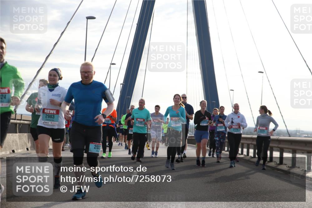 03.10.2024 - Köhlbrandbrückenlauf Jannik Wohlers http://msf.ph/oto/7258073 03.10.2024 09:28:47 Position 1 124, 2983, 202, 3015, 1963, 3598, 2265, 1758, 1828, 2174, 3225 meine-sportfotos.de