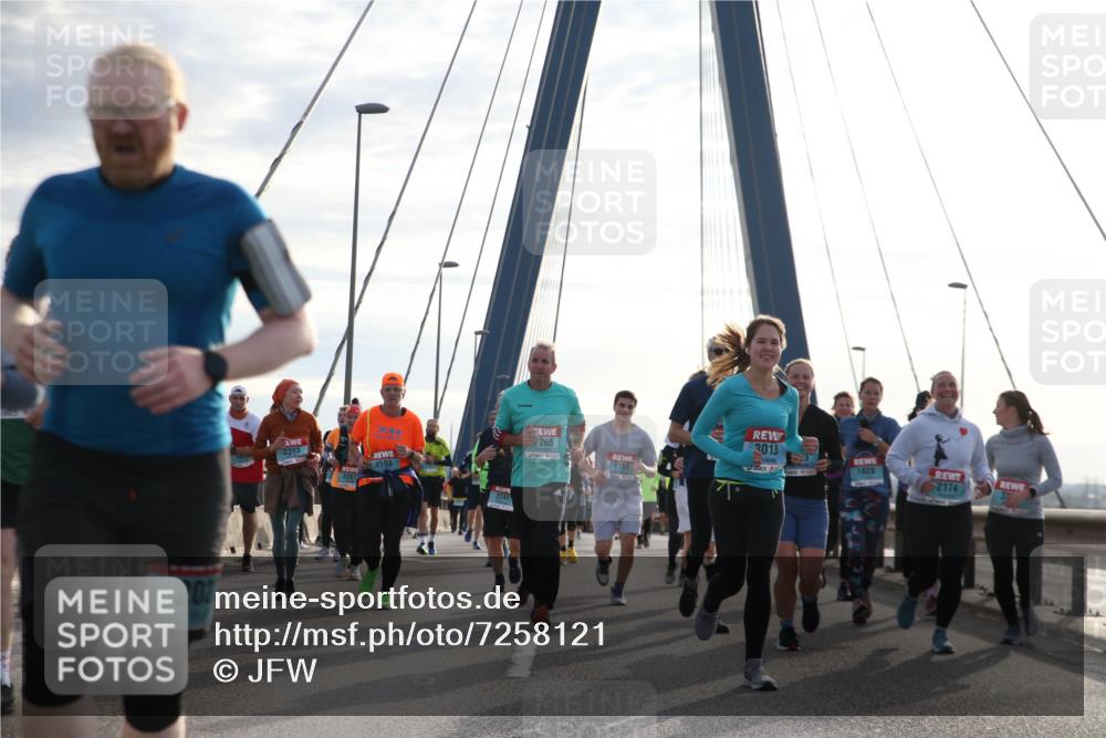 03.10.2024 - Köhlbrandbrückenlauf Jannik Wohlers http://msf.ph/oto/7258121 03.10.2024 09:28:48 Position 1 202, 2313, 147, 2287, 3598, 2247, 3015, 2265, 1828, 1758, 2174 meine-sportfotos.de