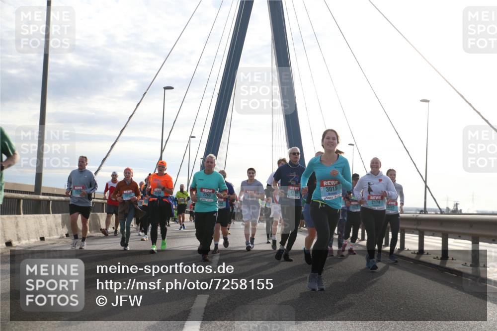 03.10.2024 - Köhlbrandbrückenlauf Jannik Wohlers http://msf.ph/oto/7258155 03.10.2024 09:28:49 Position 1 2026, 2190, 3015, 2313, 2265, 2174, 3225 meine-sportfotos.de