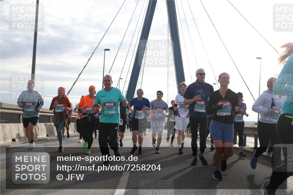 03.10.2024 - Köhlbrandbrückenlauf Jannik Wohlers http://msf.ph/oto/7258204 03.10.2024 09:28:50 Position 1 332, 2190, 63, 2026, 2313, 2265, 598, 1758, 3154, 2270, 2174 meine-sportfotos.de